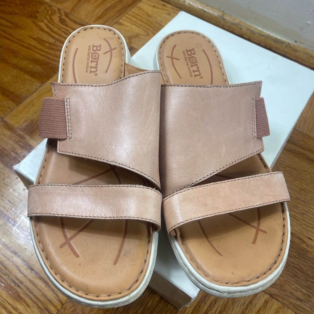 Born Women's Sandals in Beige Leather